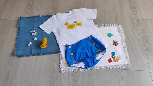 Conjunto camiseta patitos y pololo azul